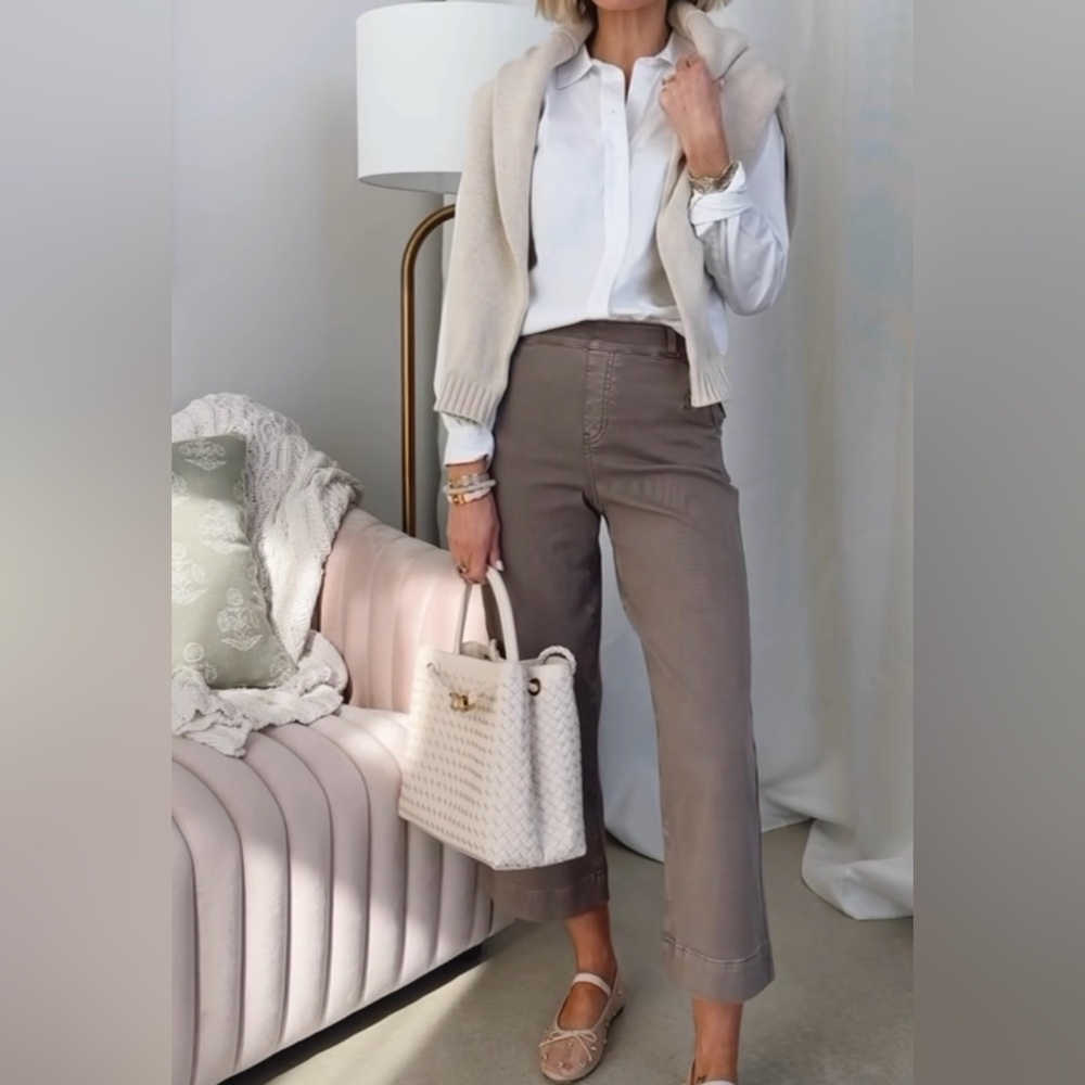 Spanx Stretch Twill Cropped Wide leg pants in Smoke, Small Petite
